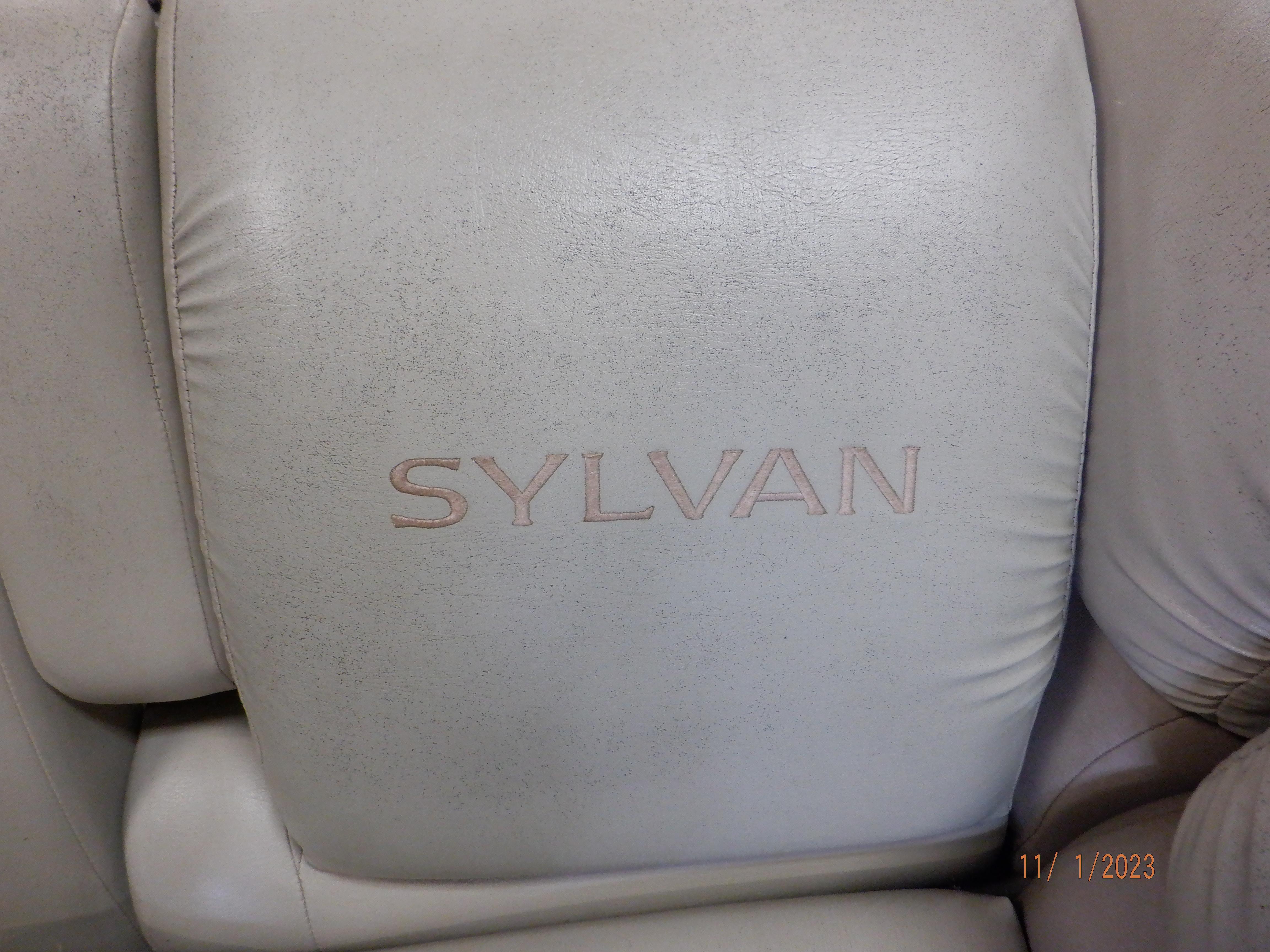 2013 Sylvan Signature 8523 LZ