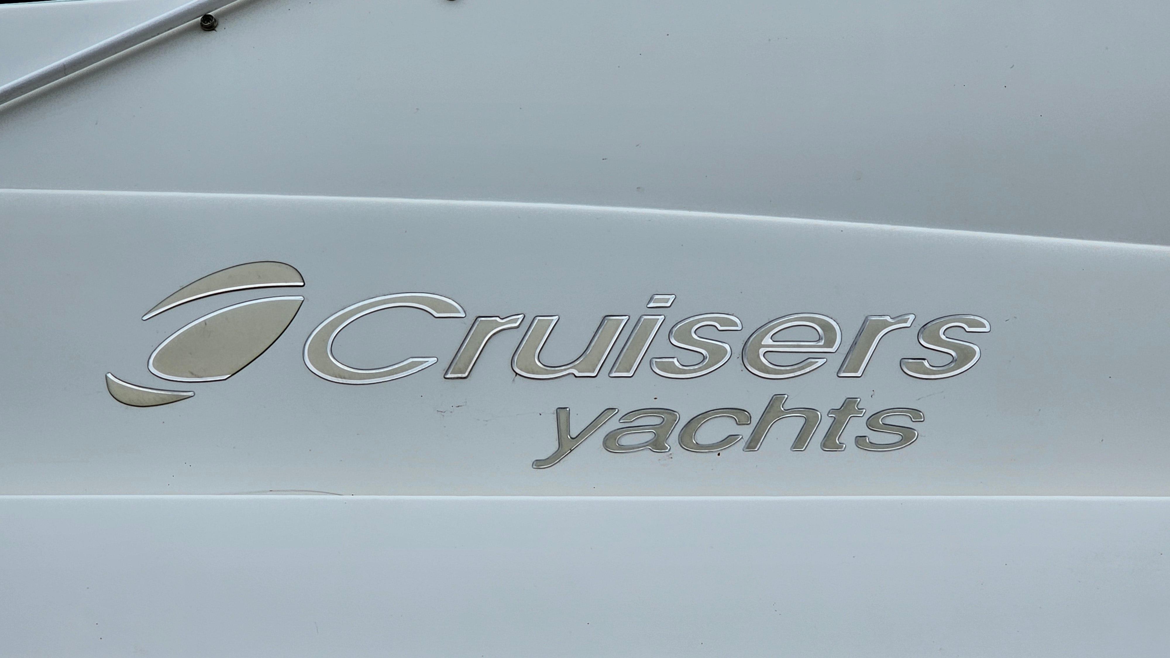 2000 Cruisers Yachts 3375 Express