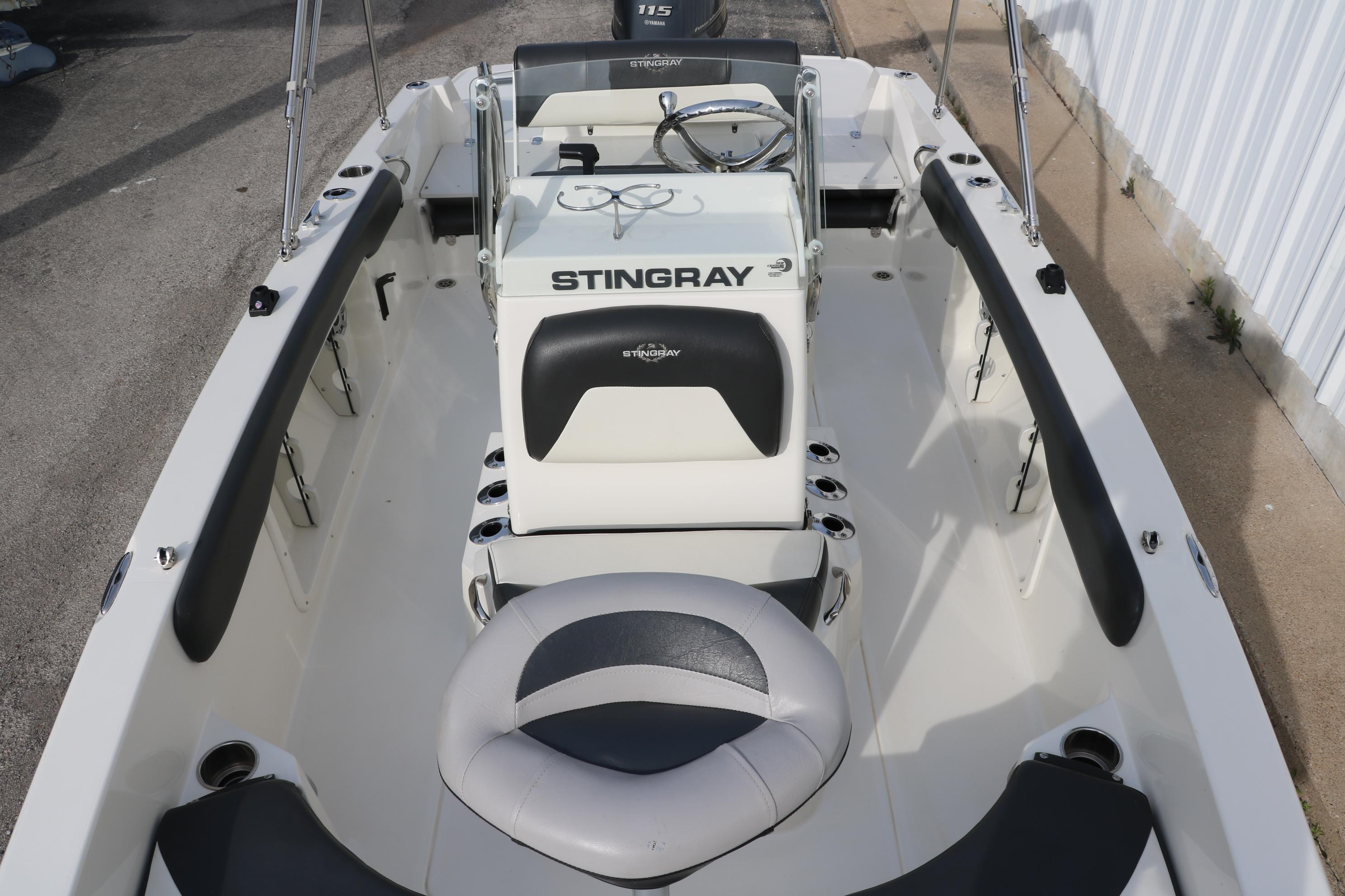 2017 Stingray 186 CC
