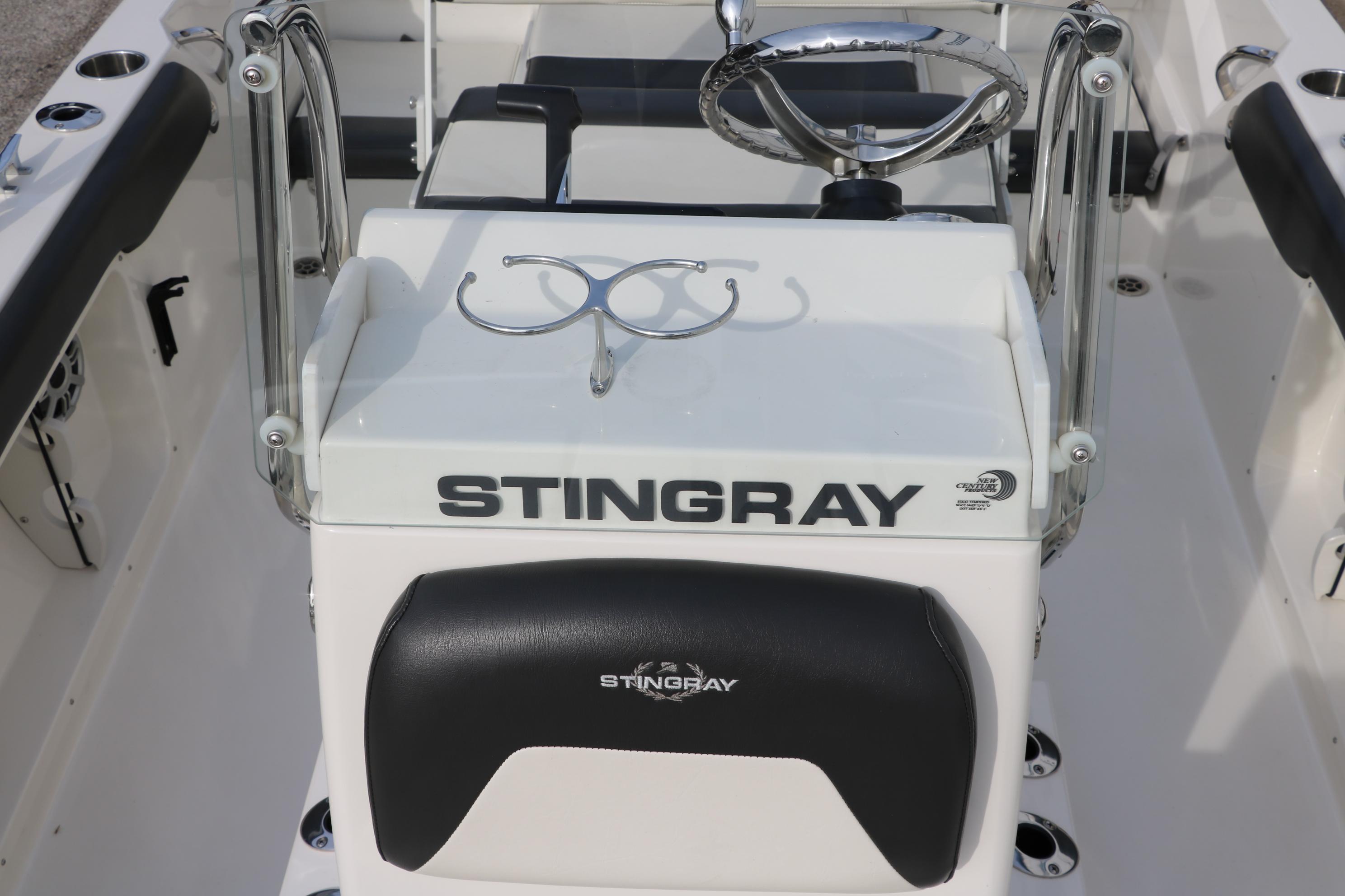 2017 Stingray 186 CC