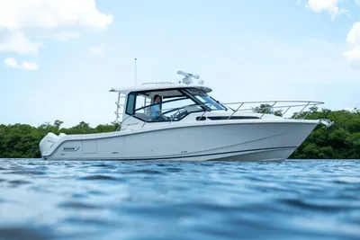 2024 Boston Whaler 325 Conquest