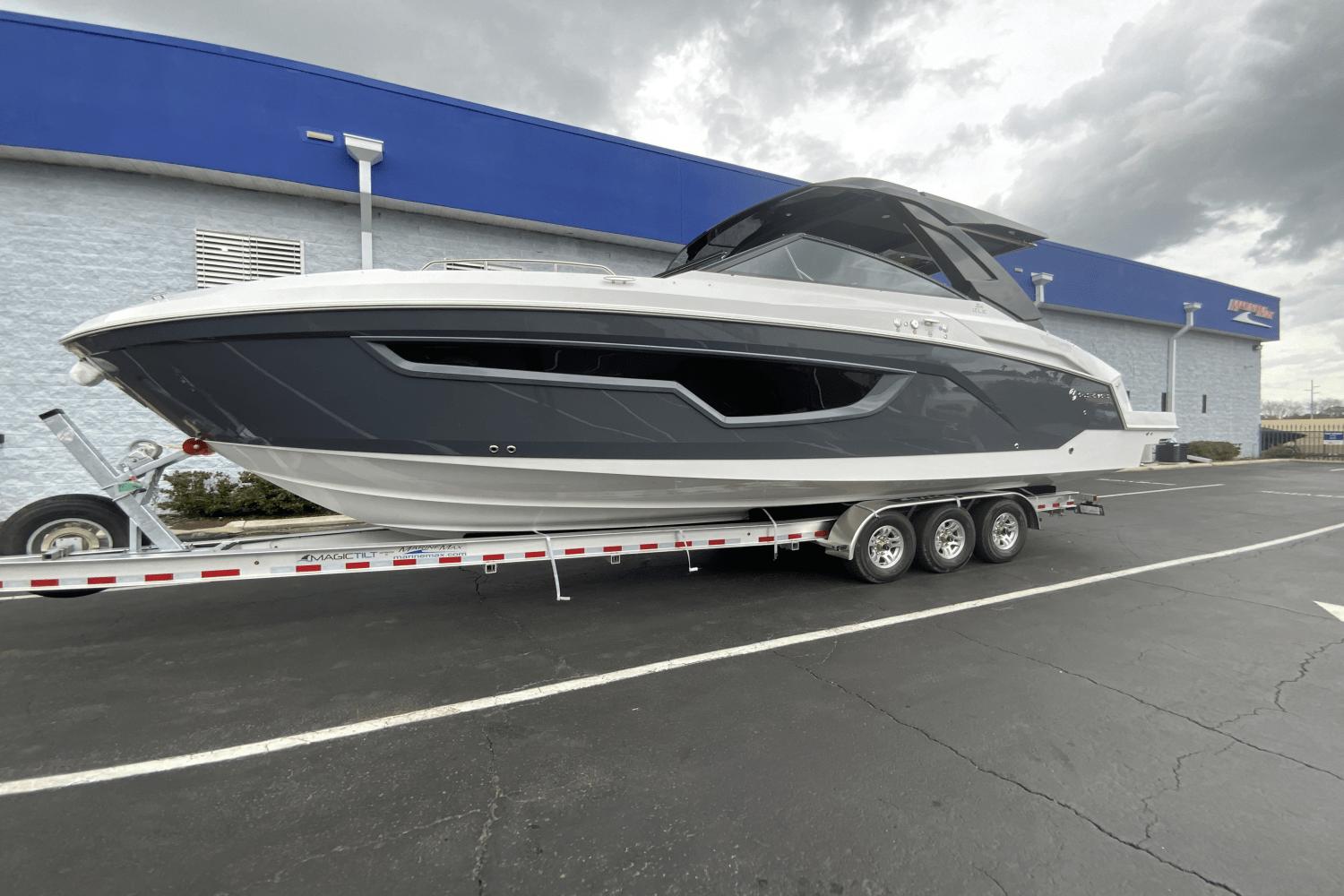 2024 Cruisers Yachts 34 GLS Outboard