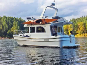 2017 Helmsman Trawlers 31 Sedan