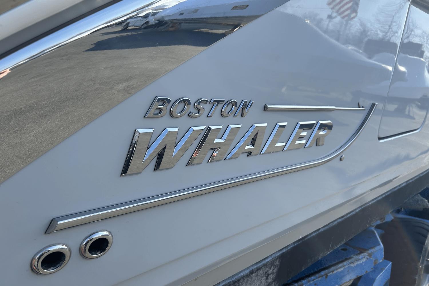 2023 Boston Whaler 320 Vantage
