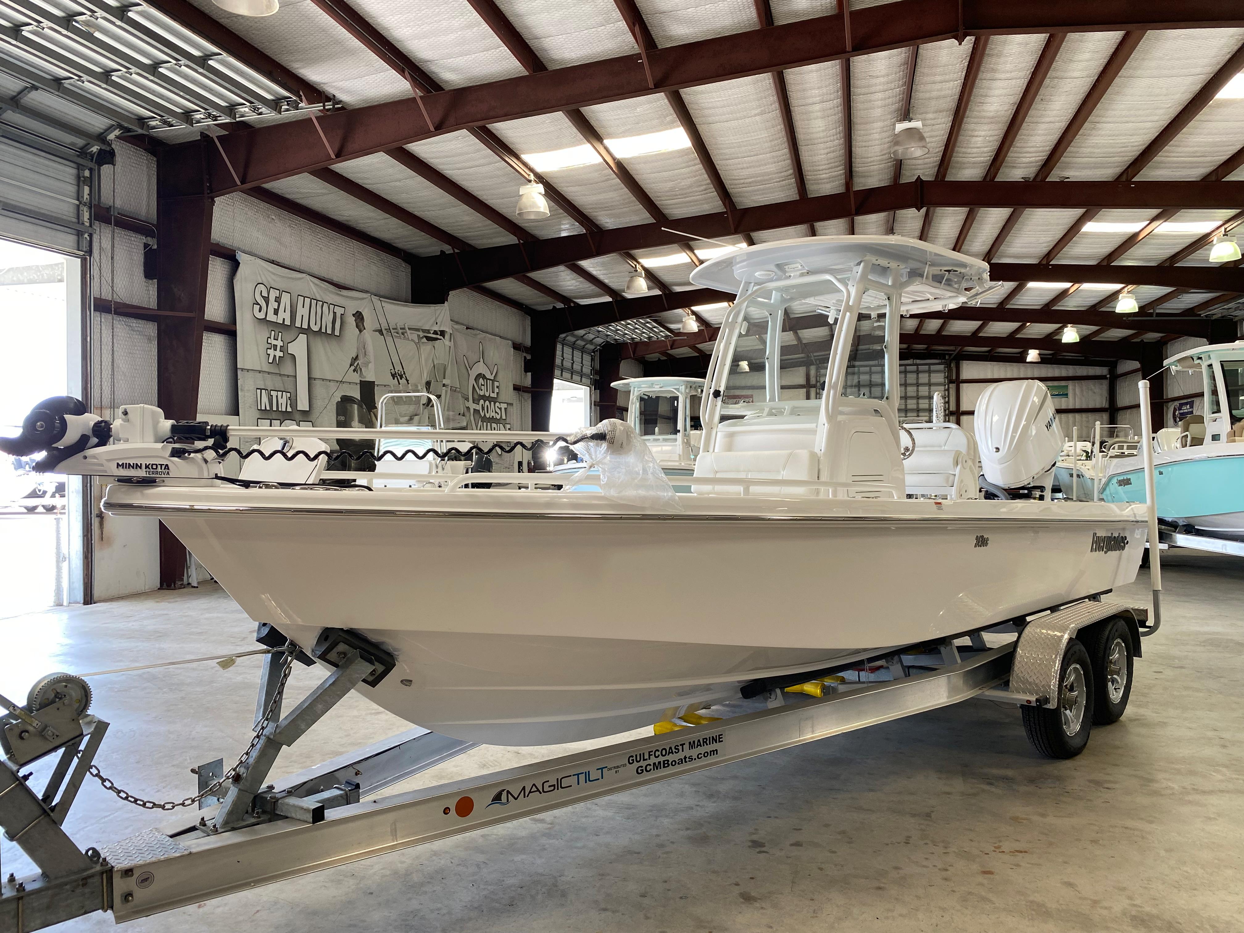 2023 Everglades 243 Center Console