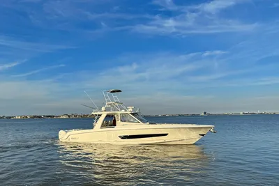 2019 Boston Whaler 420 Outrage