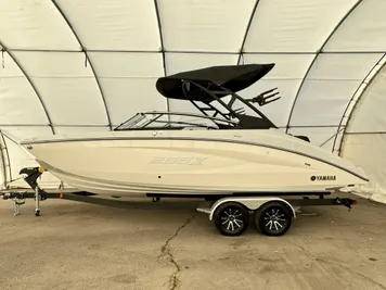 2024 Yamaha Boats 255 XE