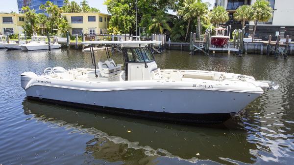 Used 2020 World Cat 325 CC, 33304 Fort Lauderdale - Boat Trader