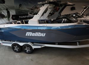 2023 Malibu 26 LSV