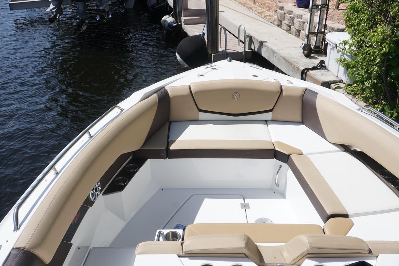 2015 Cruisers Yachts 328 BR