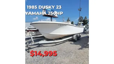 1985 Dusky 23