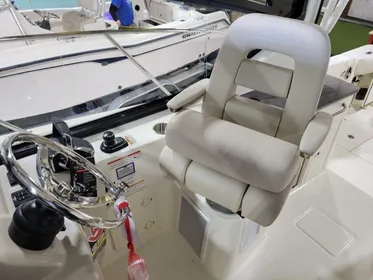 2024 Boston Whaler 325 Conquest