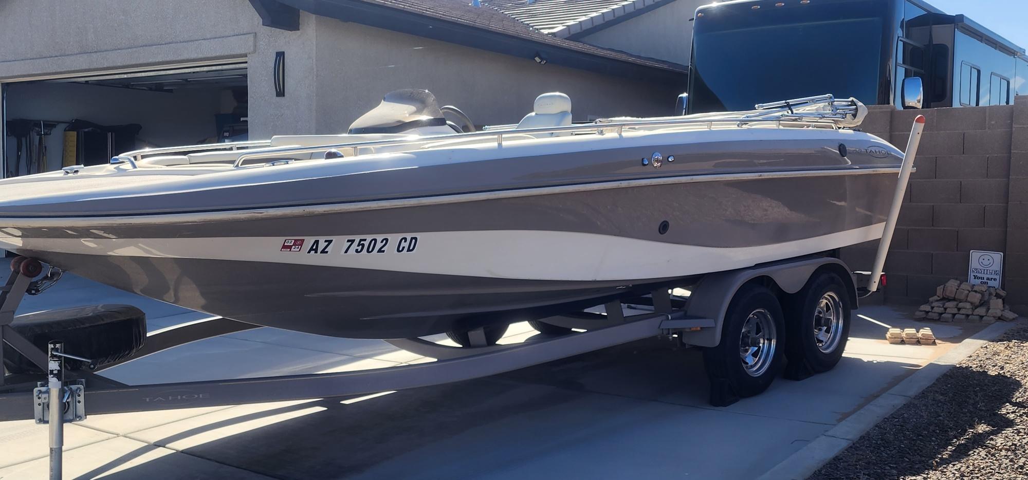 2000 Tracker Tahoe Deck Boat