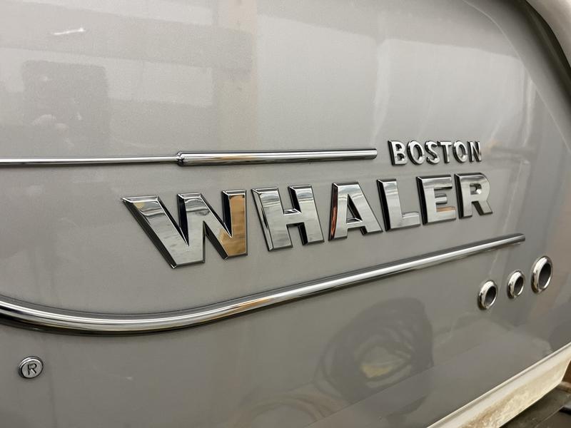 2022 Boston Whaler 330 Outrage