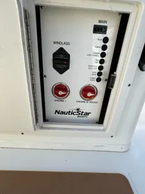 2020 NauticStar 28 XS