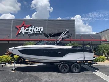 2023 MasterCraft XT22