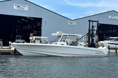 2024 Boston Whaler 330 Outrage