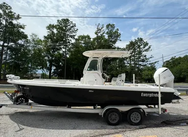 2015 Everglades 243 Center Console