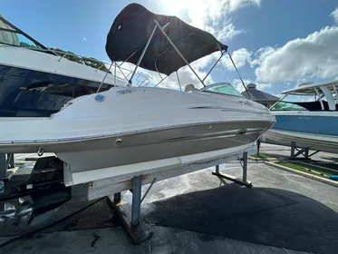 2007 Sea Ray 220 Sundeck