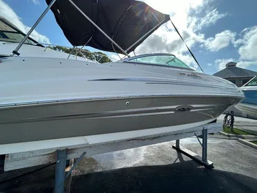 2007 Sea Ray 220 Sundeck