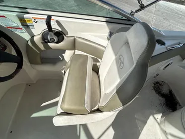 2007 Sea Ray 220 Sundeck