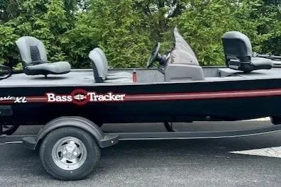 2021 Tracker Bass Tracker Classic XL