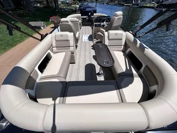 2024 Premier 230 Solaris RF Tritoon - Mercury 200HP - DEALER DE