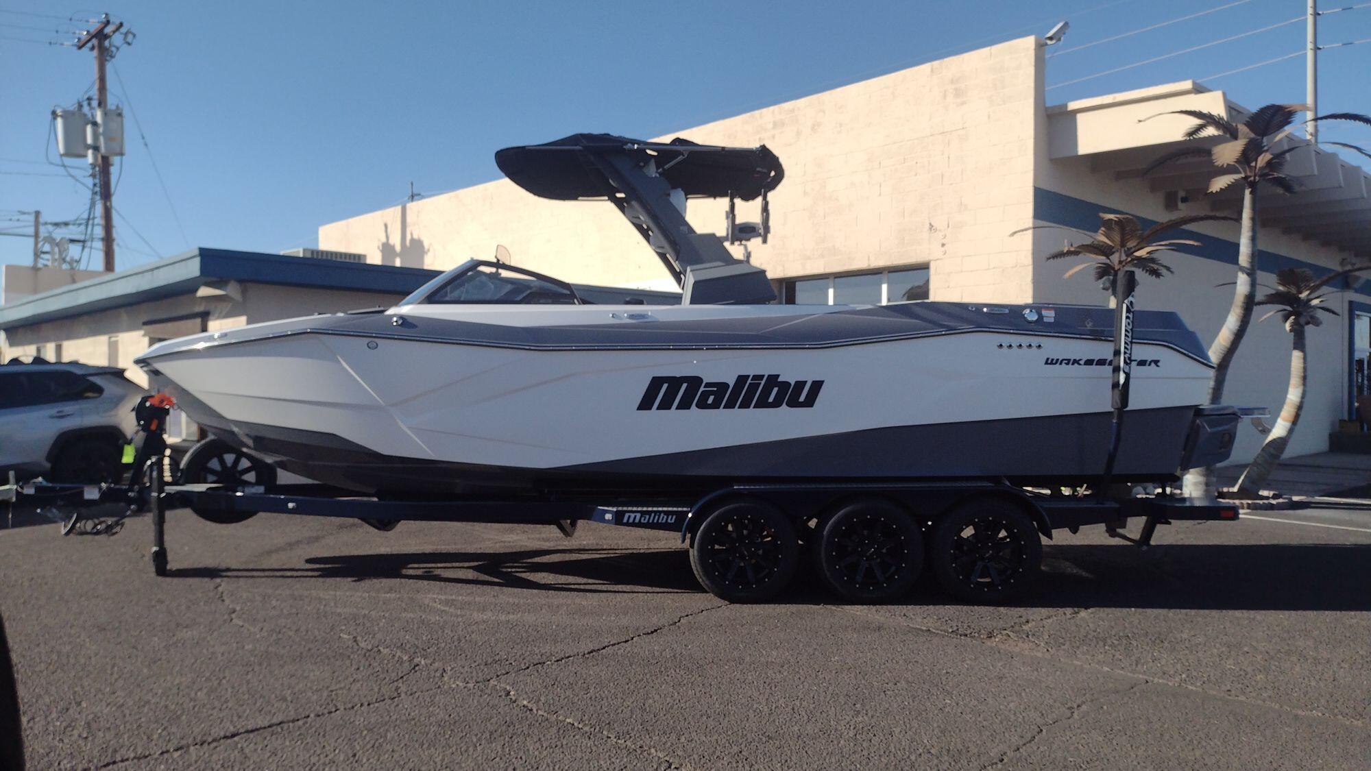 2023 Malibu 26 LSV