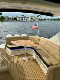 2019 Sea Ray 320 Sundancer