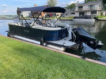 2024 Sylvan Mirage X3 Tritoon - Mercury 200HP - DEALER DEMO