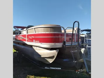 2015 Tracker Party Barge