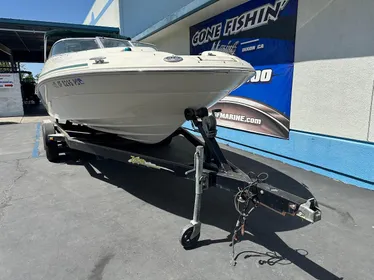 2001 Sea Ray 210 Sundeck