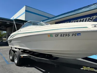 2001 Sea Ray 210 Sundeck