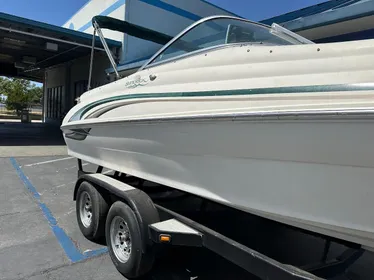 2001 Sea Ray 210 Sundeck