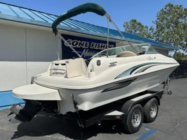 2001 Sea Ray 210 Sundeck