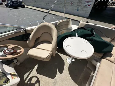 2001 Sea Ray 210 Sundeck