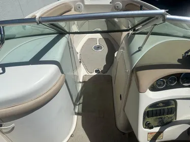 2001 Sea Ray 210 Sundeck