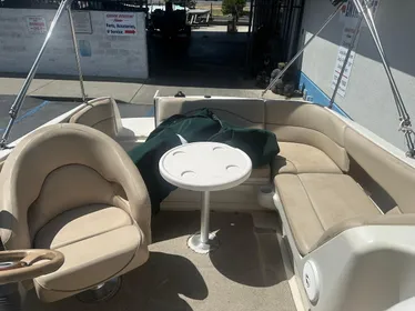 2001 Sea Ray 210 Sundeck