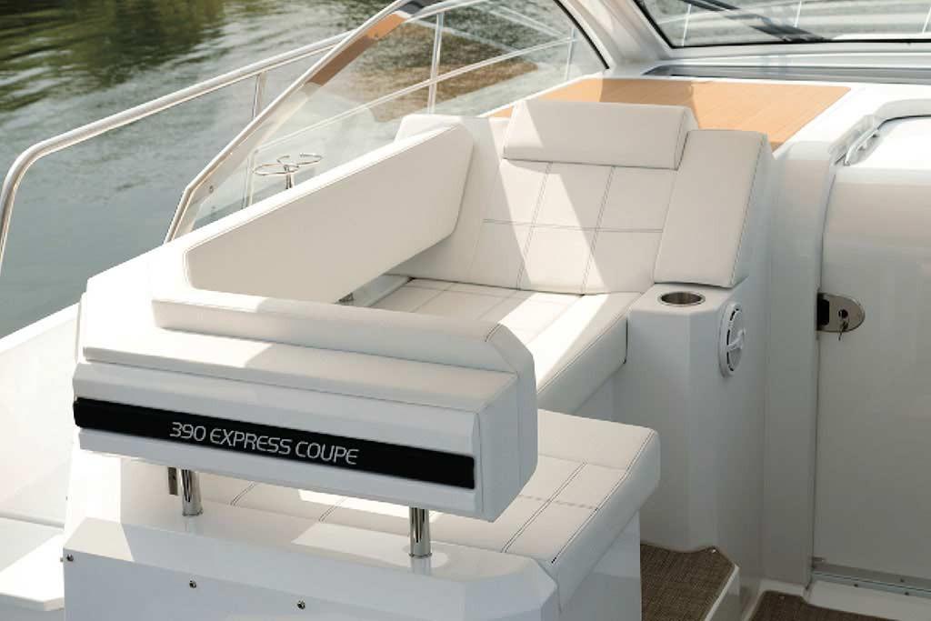 2024 Cruisers Yachts 39 Express Coupe
