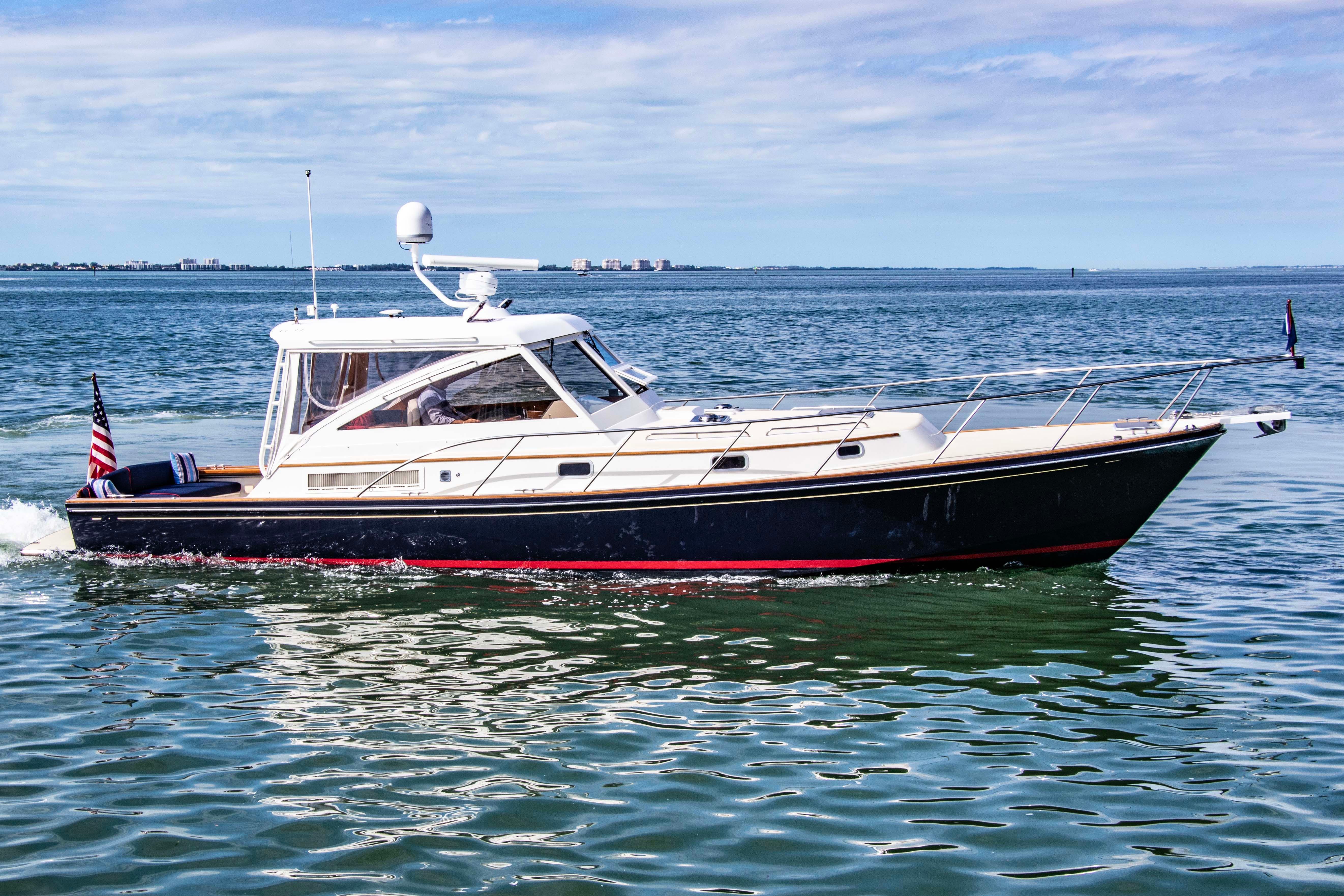 This 2003 40' Hinckley Little Harbor WhisperJet for sale - SYS Yacht Sales