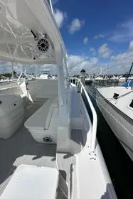 2008 Intrepid 390 Sport Yacht