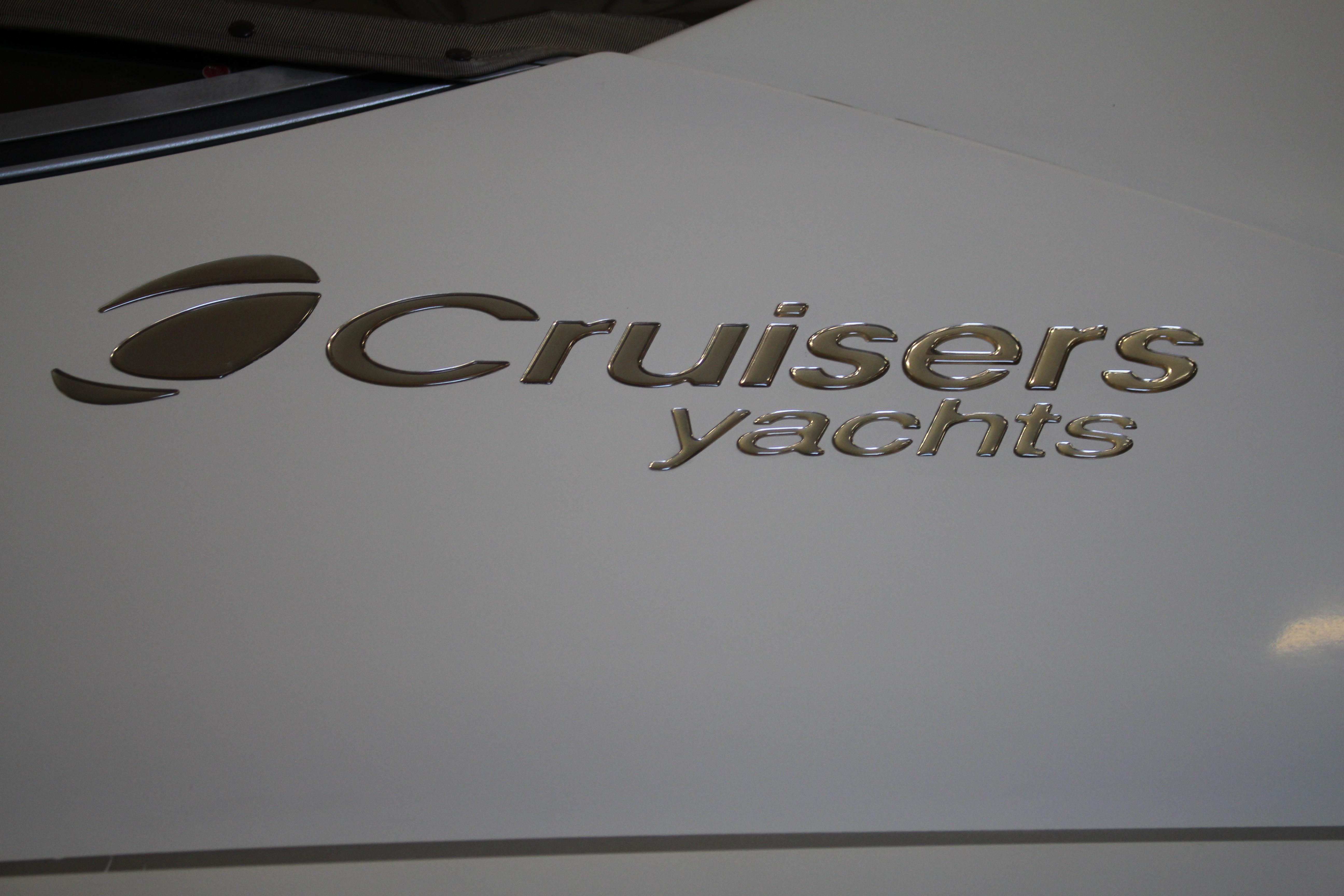 1998 Cruisers Yachts 3075 Rogue
