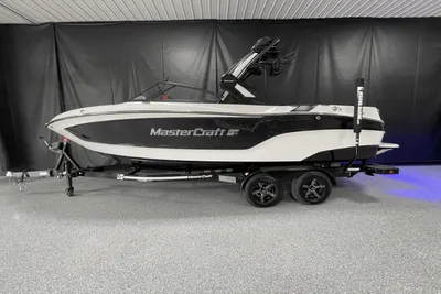 2023 MasterCraft XT22 T