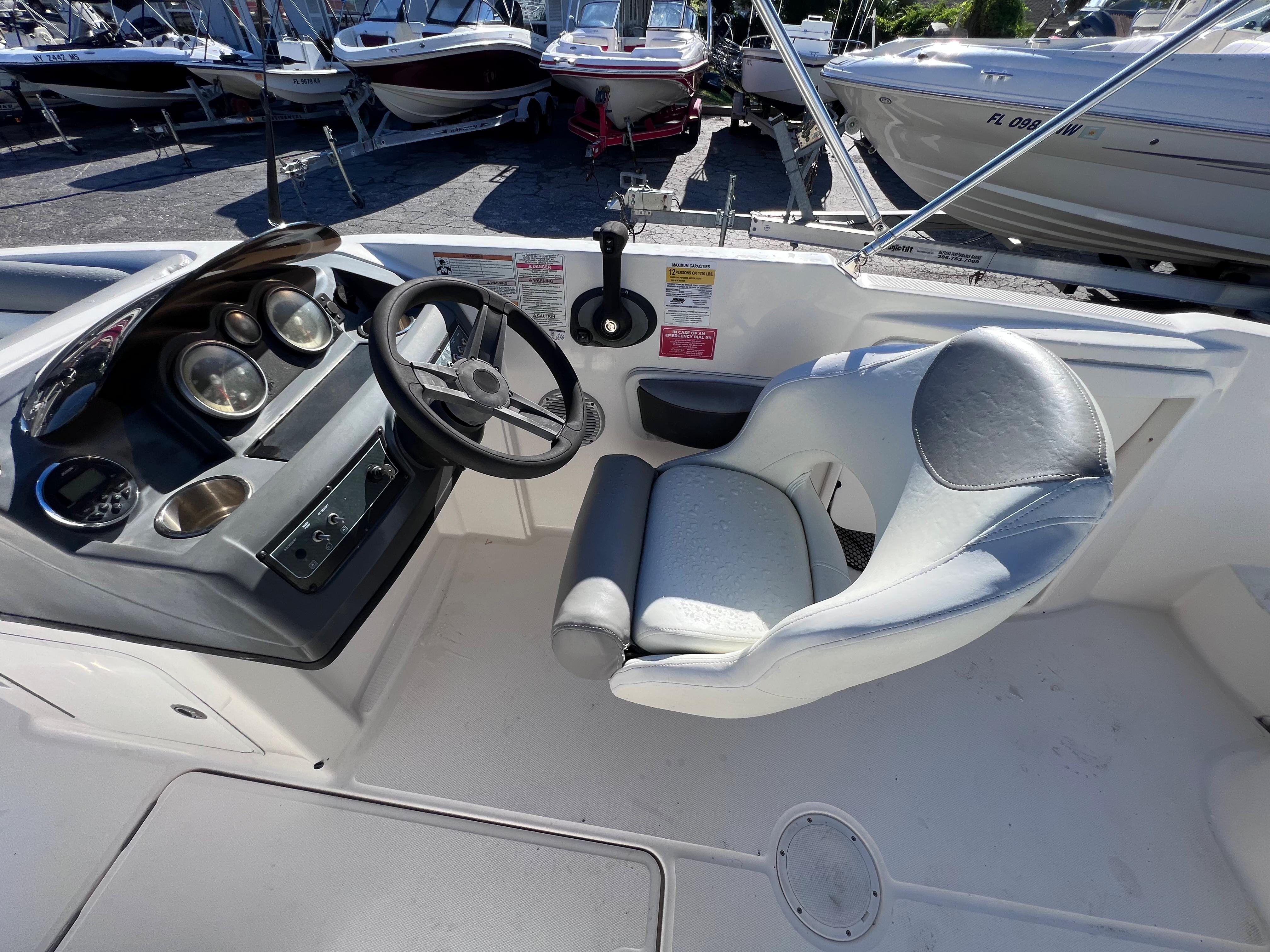 2018 Bayliner 210 Deck Boat