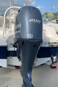 2021 Robalo R200 Center Console