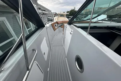 2024 Cruisers Yachts 34 GLS South Beach Outboard