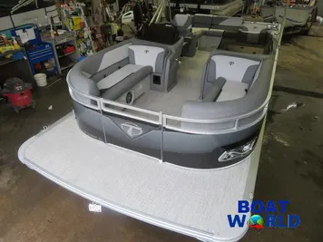 2024 Tahoe Sport 2385 Elite Windshield Pontoon & Honda 4-Stro