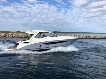 2017 Sea Ray Sundancer 350 Coupe