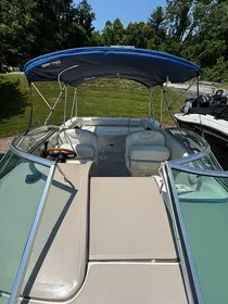 2003 Sea Ray 225 Weekender