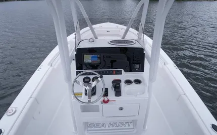 2024 Sea Hunt Ultra 219